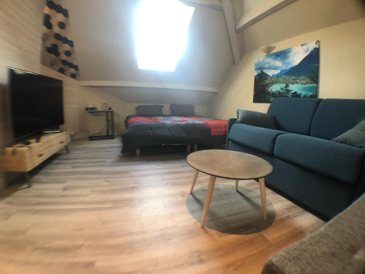 דיון Au Bord Du Lac D'Annecy, Logement Type Loft, Dans Residence Avec Plage Et Ponton Privee מראה חיצוני תמונה